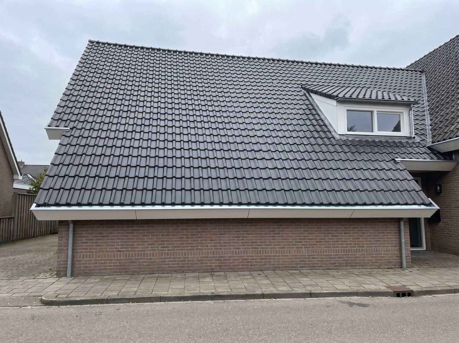 Dakrenovatie en dakpannen vervangen door Trizo in regio Tilburg