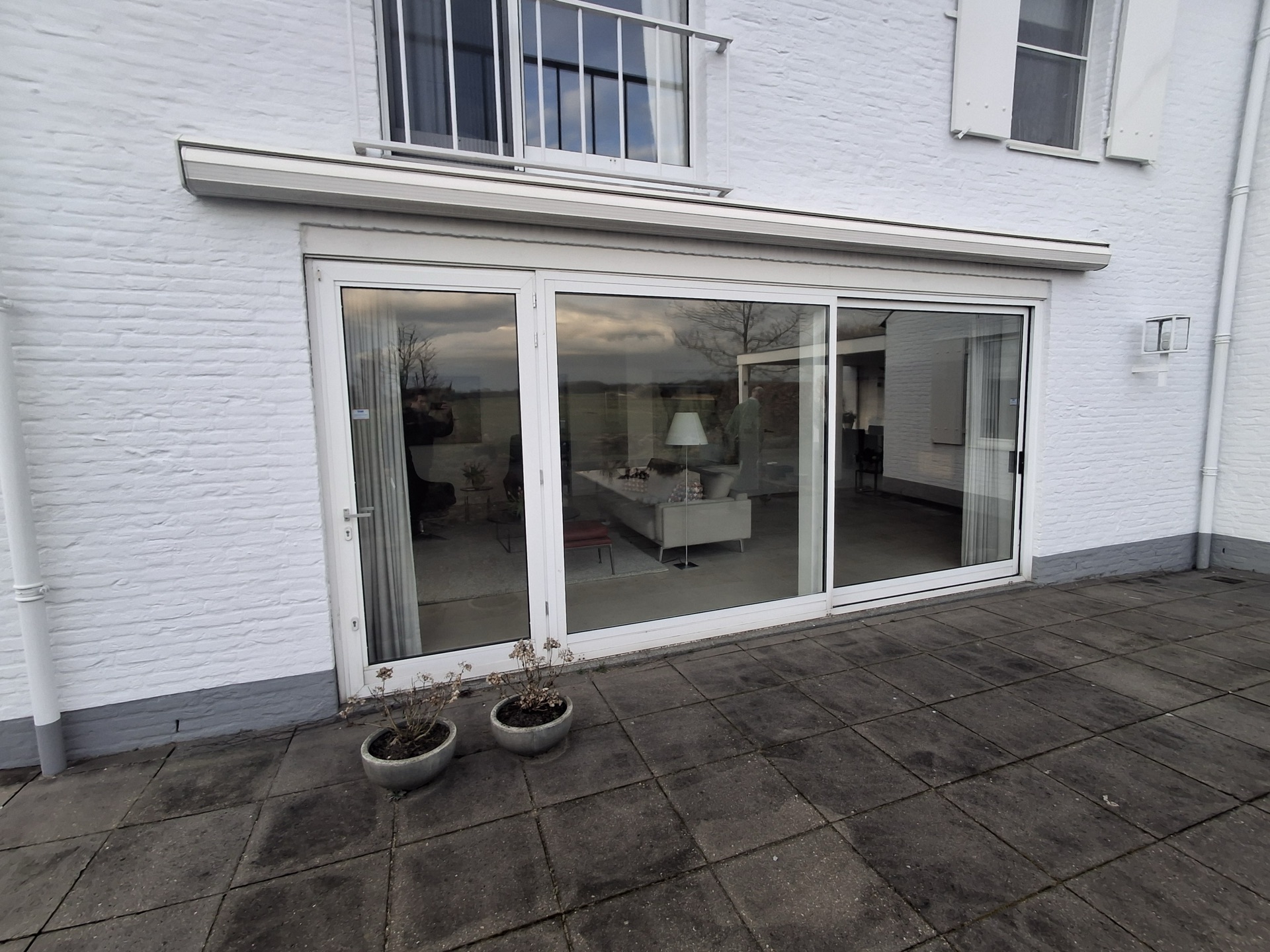 Schuifpui met openslaande deur aan het terras van een woning